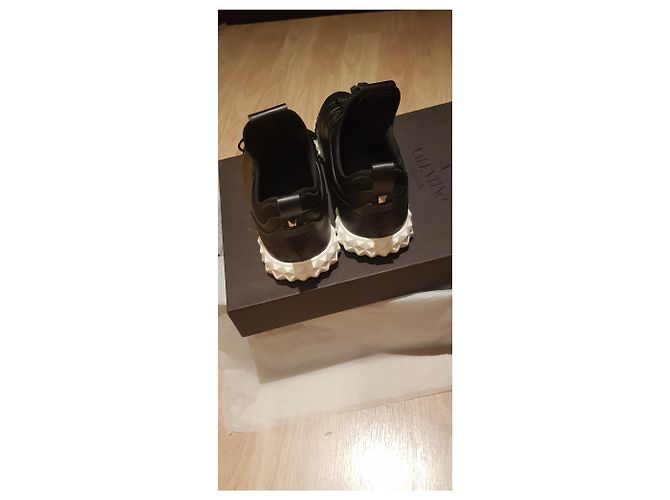 Sneakers Valentino Garavani in pelle nera - vista 3