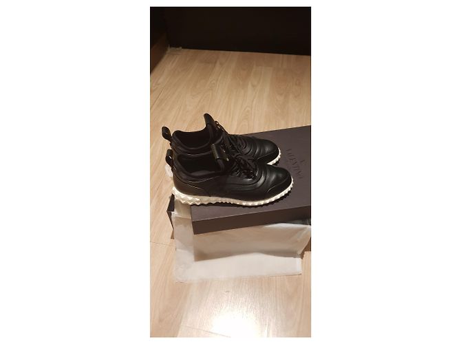 Sneakers Valentino Garavani in pelle nera - vista 5