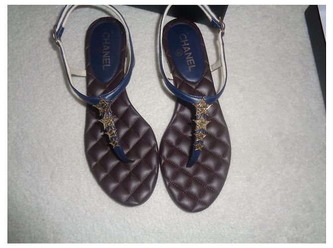 Sandali Chanel Paris Dallas in pelle blu scuro - vista 2