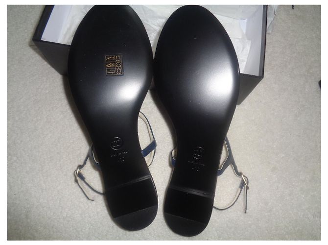 Sandali Chanel Paris Dallas in pelle blu scuro - vista 3