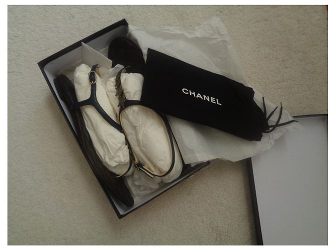 Sandali Chanel Paris Dallas in pelle blu scuro - vista 8