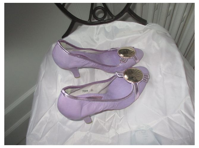 Décolleté Vic Matié in pelle lavanda - vista 3