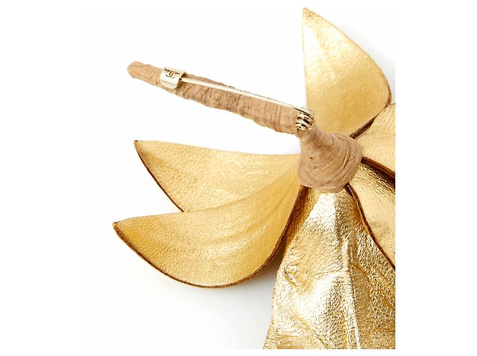 Chanel PARIS NY 2019 GIGLIO IN PELLE DORATA D'oro - vista 3