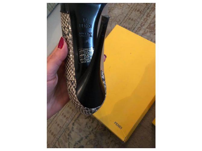 Scarpe con tacco Fendi in python e pelle Multicolore - vista 3