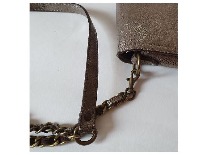 Bauletto Abaco in pelle martellata metallizzata, tracolla a catena Argento - vista 5