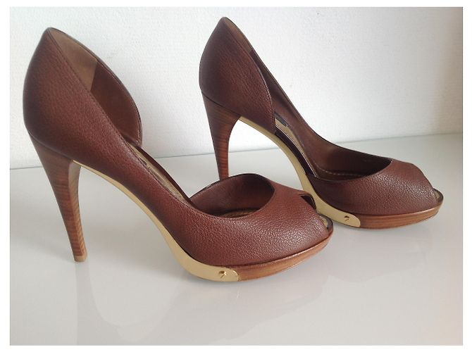 Louis Vuitton Pumps aus Leder Caramel 36.5 Karamell - Ansicht 2