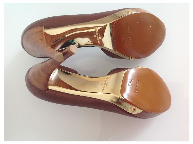 Louis Vuitton Pumps aus Leder Caramel 36.5 Karamell - Ansicht 4
