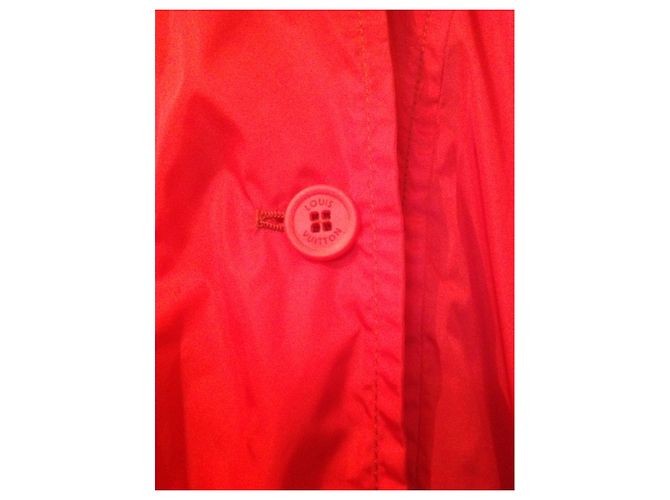 Gabardina Louis Vuitton Roja de Tela - vista 2