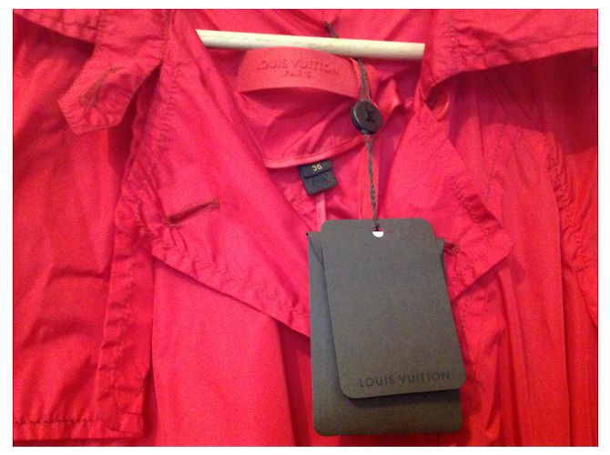 Gabardina Louis Vuitton Roja de Tela - vista 5