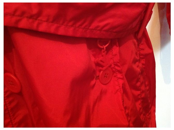 Gabardina Louis Vuitton Roja de Tela - vista 6
