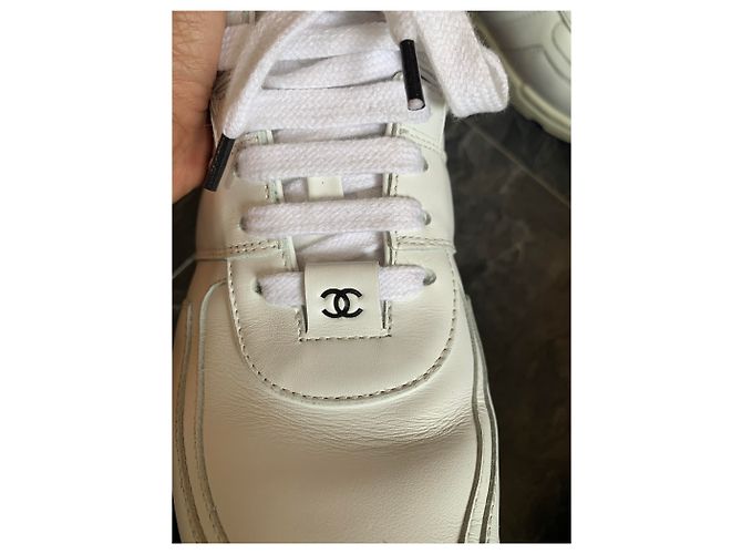 Sneakers Chanel in pelle bianca Bianco - vista 2
