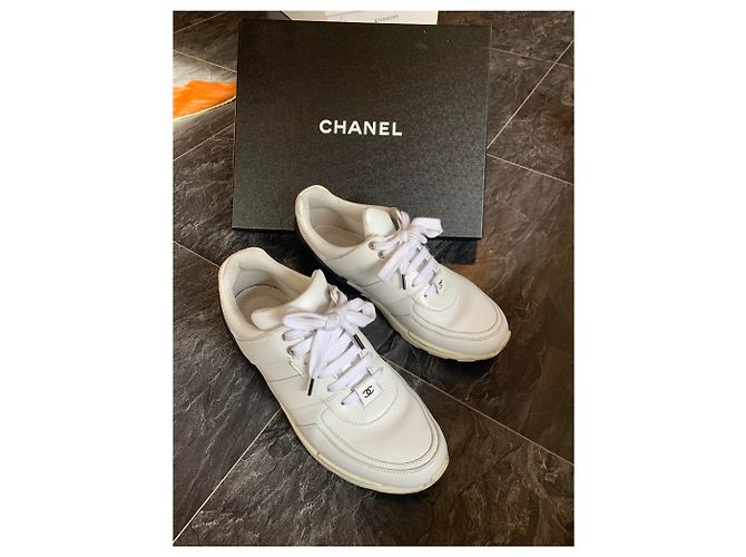 Sneakers Chanel in pelle bianca Bianco - vista 6