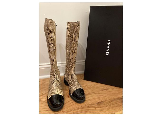 Incredible CHANEL spring 1996 Knee high boots Beige - view 3