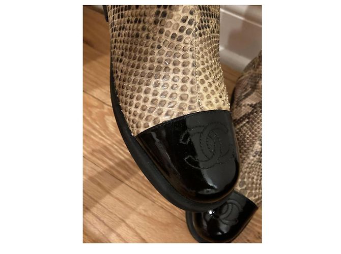 Incredible CHANEL spring 1996 Knee high boots Beige - view 8