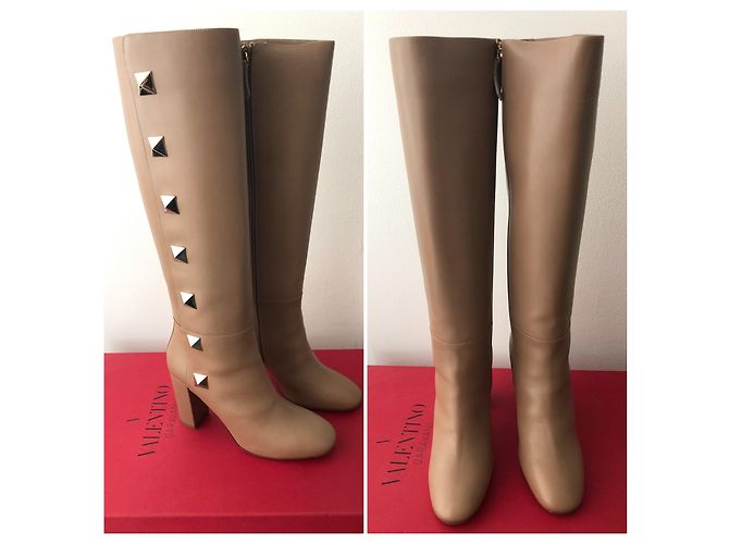 Valentino Garavani Botas de montar de cuero Rockstud Beige - vista 2