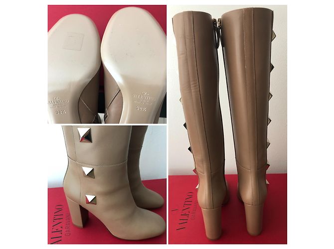 Valentino Garavani Botas de montar de cuero Rockstud Beige - vista 3