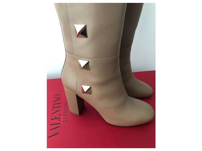 Valentino Garavani Botas de montar de cuero Rockstud Beige - vista 4