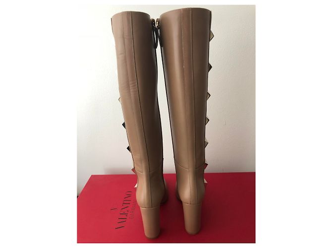 Valentino Garavani Botas de montar de cuero Rockstud Beige - vista 7