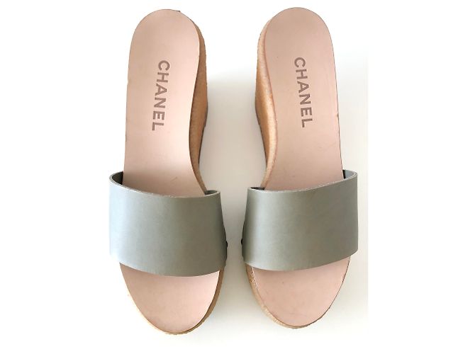 Chanel Sandali con zeppa in pelle Verde chiaro - vista 3