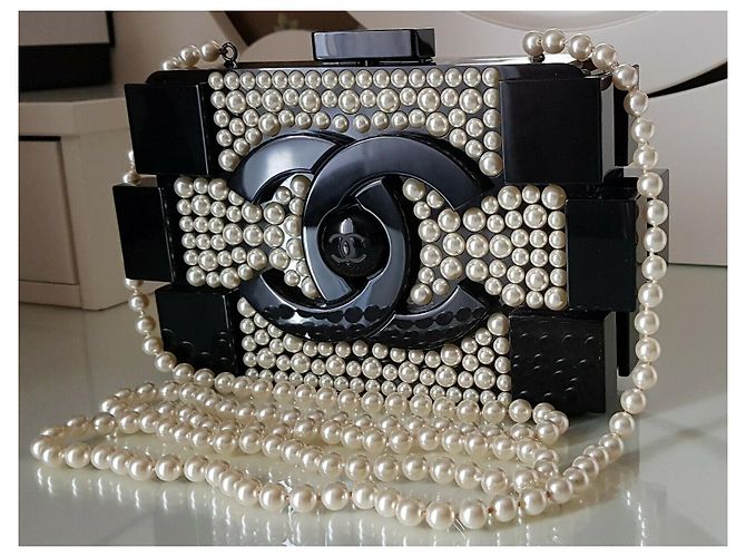 Clutch Chanel Runway White Pearl y Black Lego Negro Blanco - vista 2