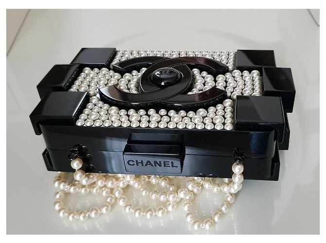 Clutch Chanel Runway White Pearl y Black Lego Negro Blanco - vista 3