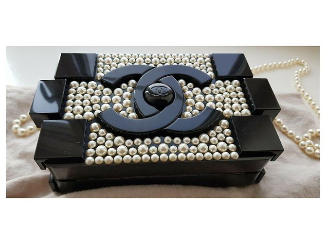 Clutch Chanel Runway White Pearl y Black Lego Negro Blanco - vista 4