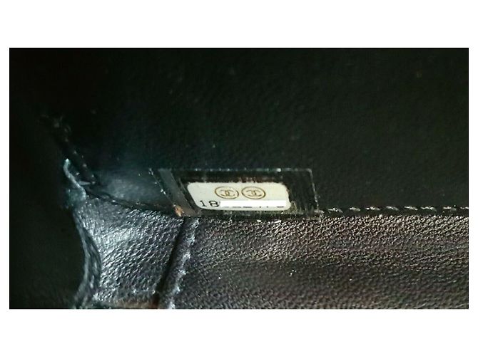 Clutch Chanel Runway White Pearl y Black Lego Negro Blanco - vista 6