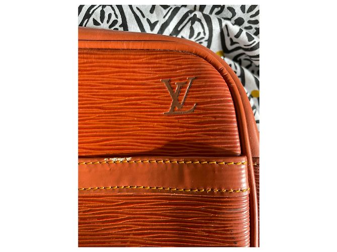 Borsa Louis Vuitton Trocadéro in pelle Epi rossa Marrone - vista 4