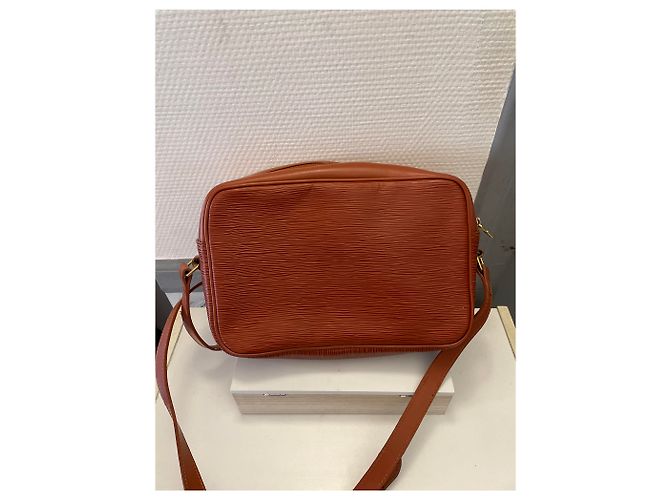 Borsa Louis Vuitton Trocadéro in pelle Epi rossa Marrone - vista 8