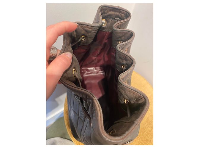 Chanel Eimer Tasche Dunkelbraunes Gestepptes Leder - Ansicht 10