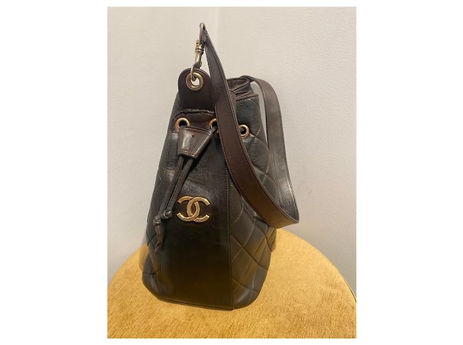 Chanel Eimer Tasche Dunkelbraunes Gestepptes Leder - Ansicht 2