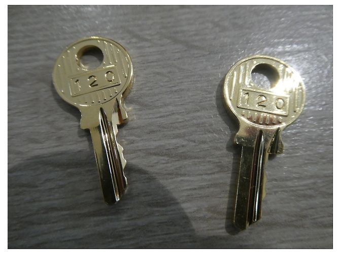 Lucchetto Hermès in acciaio dorato con 2 chiavi Gold hardware - vista 3