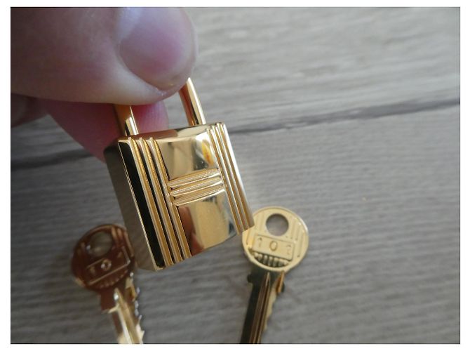 Lucchetto Hermès in acciaio dorato per Kelly e Birkin Gold hardware - vista 2