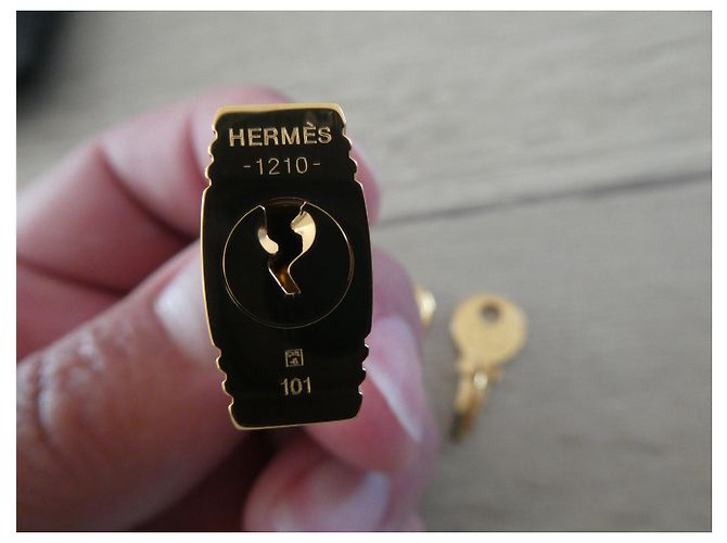 Lucchetto Hermès in acciaio dorato per Kelly e Birkin Gold hardware - vista 4