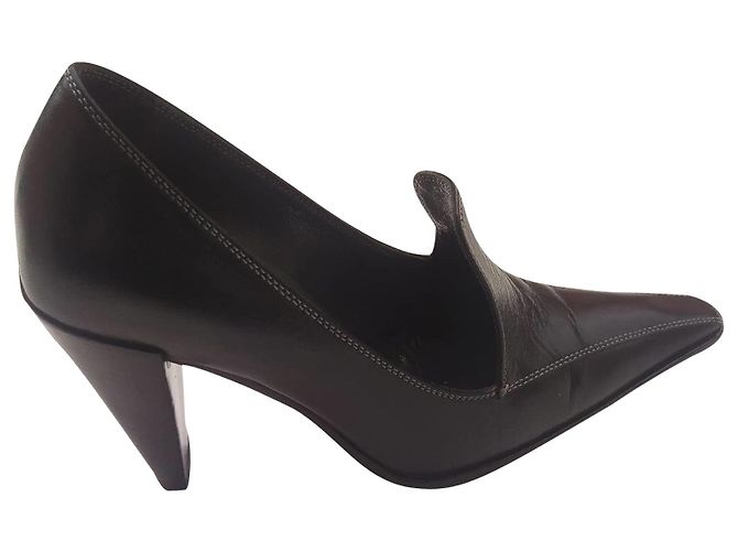 Décolleté Miu Miu in pelle nera con tacco alto - vista 2