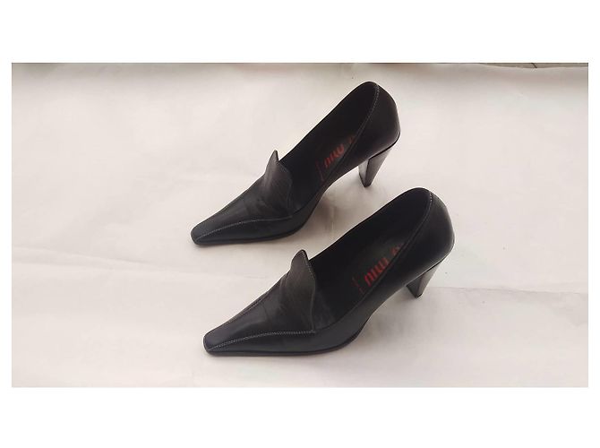 Décolleté Miu Miu in pelle nera con tacco alto - vista 3