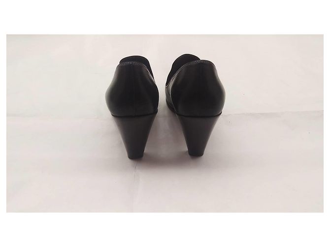 Décolleté Miu Miu in pelle nera con tacco alto - vista 4