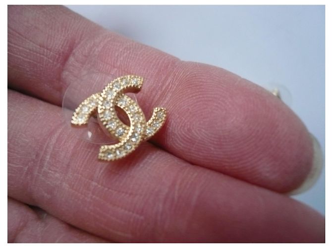 CHANEL Neue Ohrstecker mit CC-Motiv Gold hardware - Ansicht 2