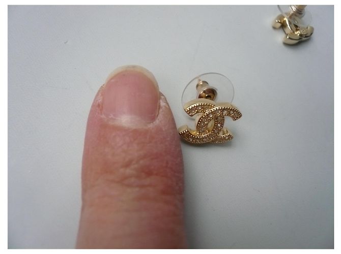 CHANEL Neue Ohrstecker mit CC-Motiv Gold hardware - Ansicht 6