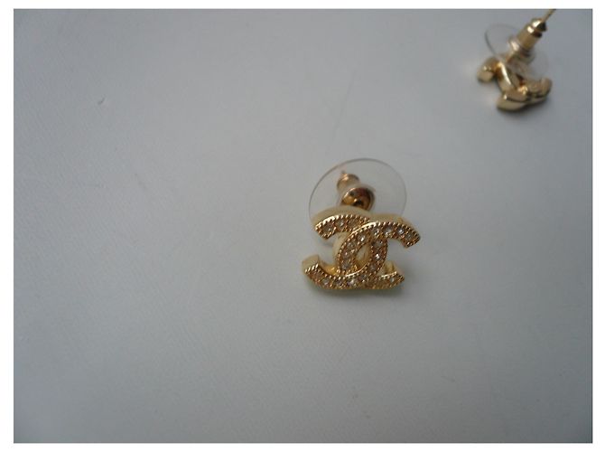CHANEL Neue Ohrstecker mit CC-Motiv Gold hardware - Ansicht 7