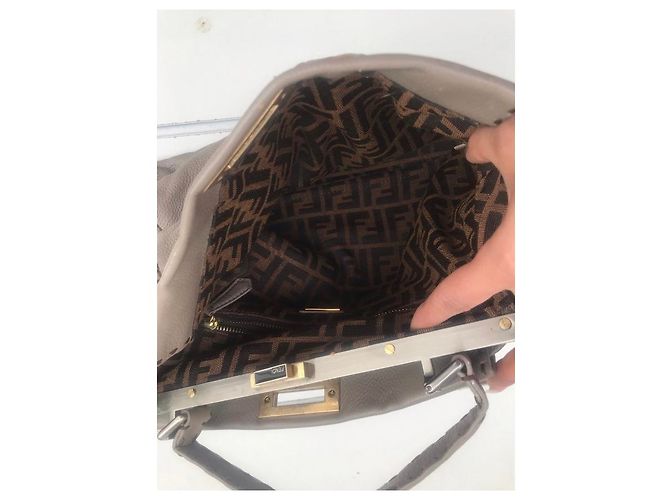 Borsa a mano Fendi Peekaboo in pelle kaki Cachi - vista 8