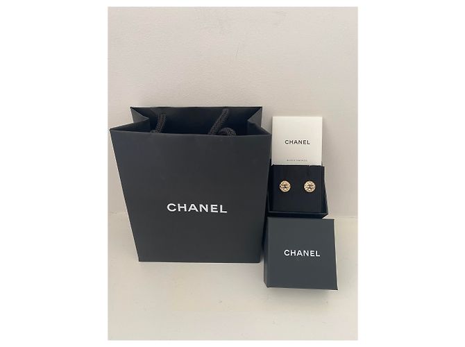 Orecchini dorati Chanel a forma di bottoni . D'oro - vista 2