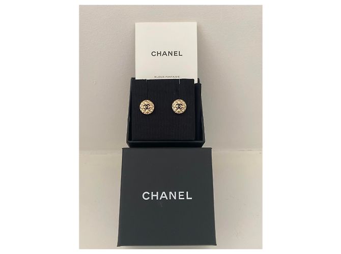 Orecchini dorati Chanel a forma di bottoni . D'oro - vista 3
