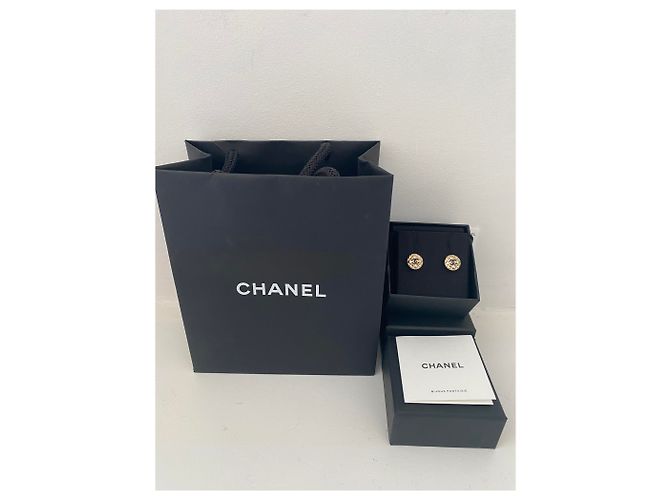 Orecchini dorati Chanel a forma di bottoni . D'oro - vista 5