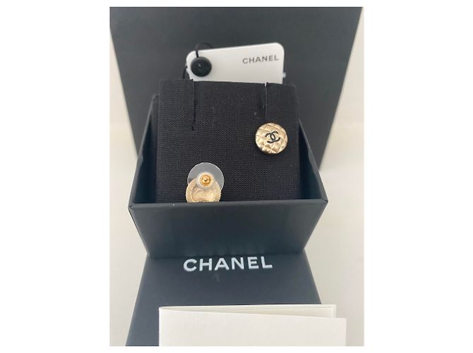 Orecchini dorati Chanel a forma di bottoni . D'oro - vista 6