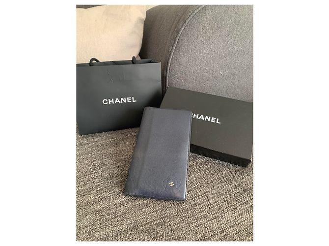 Portafoglio Chanel in agnello blu navy - vista 2