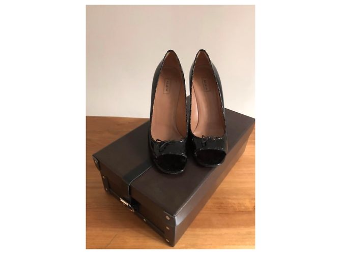 Décolleté Alaïa nere in vernice con punta aperta Nero - vista 4
