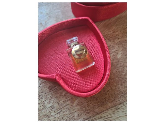 Spilla Chanel N°5 in resina dorata D'oro - vista 2