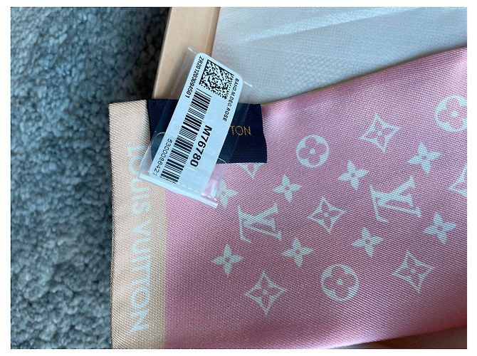 Louis Vuitton LV Bandeau by the pool - view 7