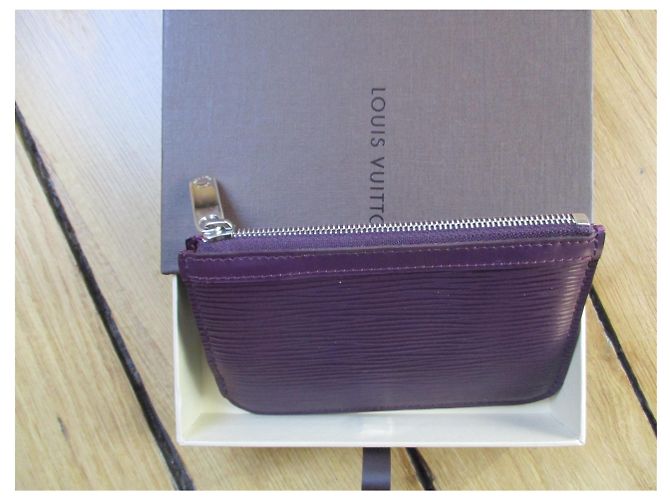 Louis Vuitton Tarjetero y monedero de piel Epi. Púrpura - vista 3